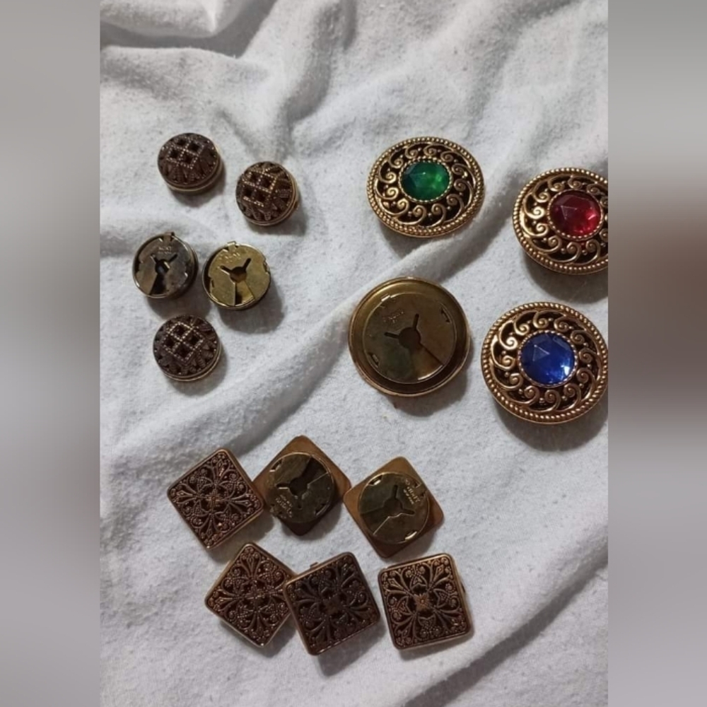 Lot of vintage button covers (M001)
